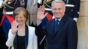 ສານອວຍພອນ ນາຍົກລັດຖະມົນຕີຝລັ່ງ ຄົນໃຫມ່